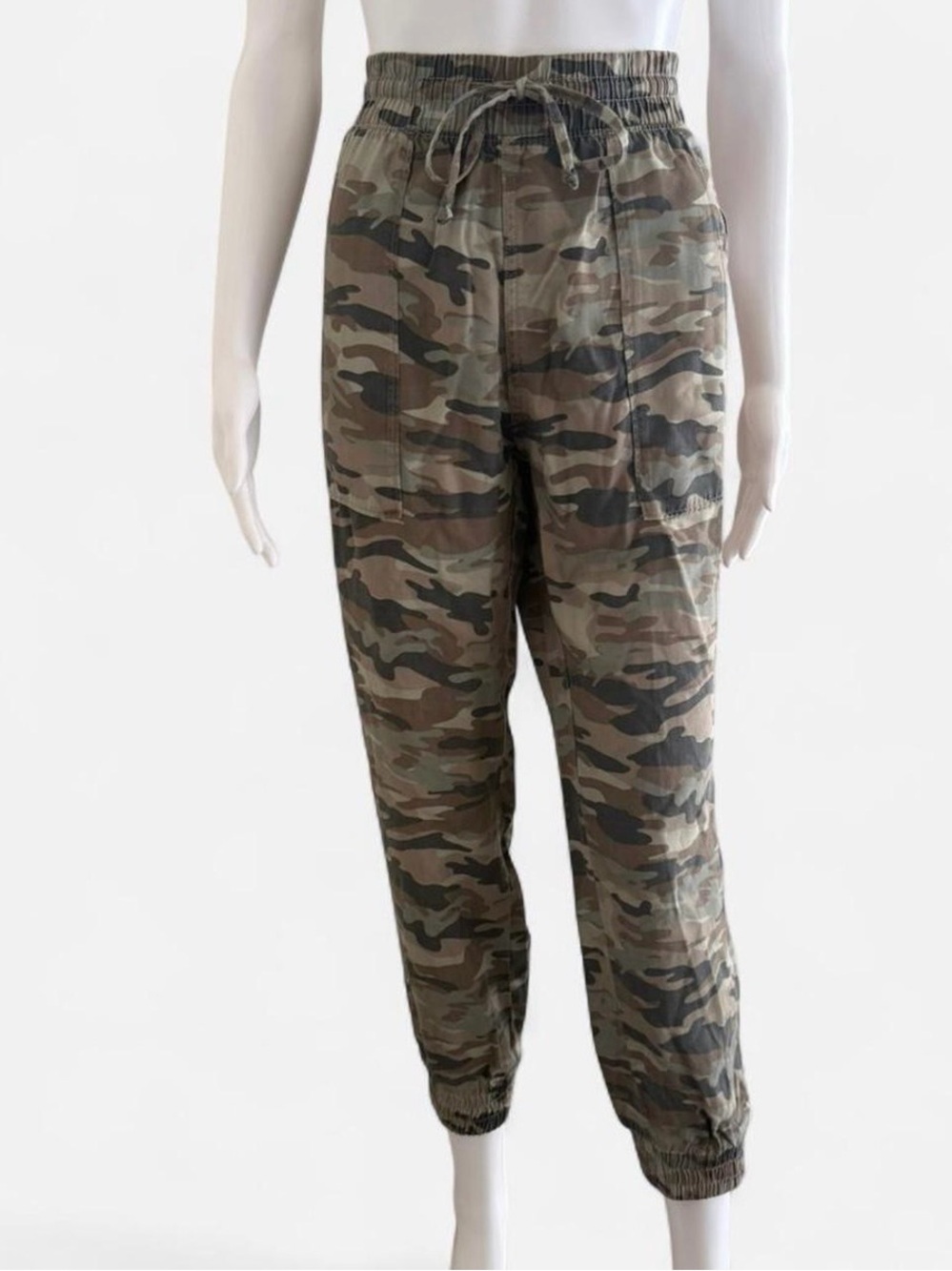 GAP Women’s Camo Jogger Pants Size Medium